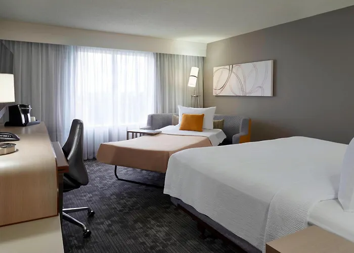 Courtyard By Marriott Toronto Airport