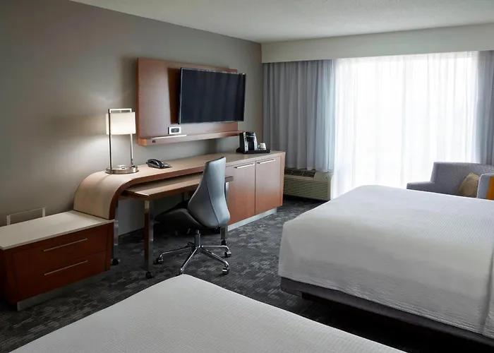 Courtyard By Marriott Toronto Airport