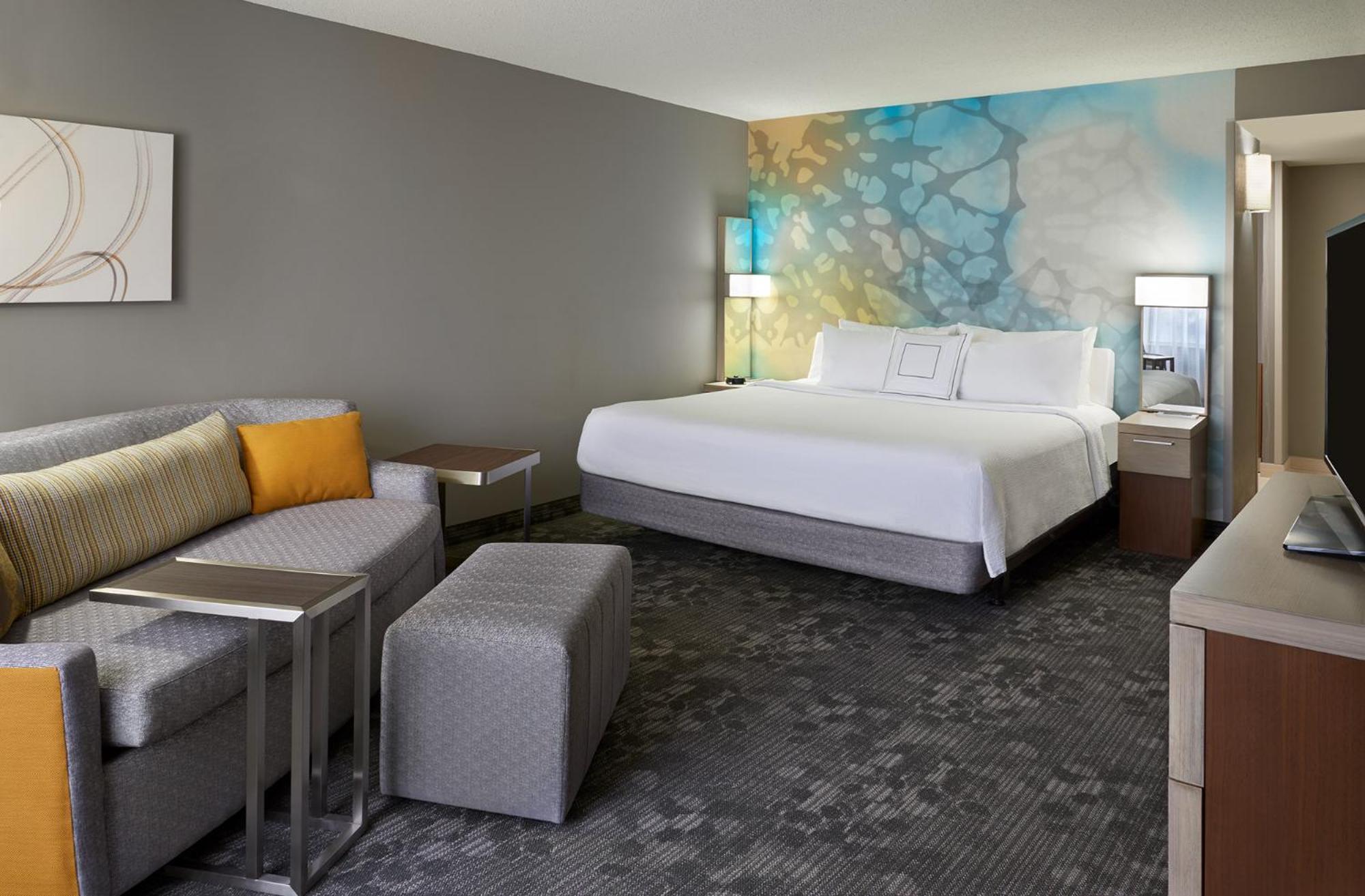 Courtyard By Marriott Airport Hotel 3*
