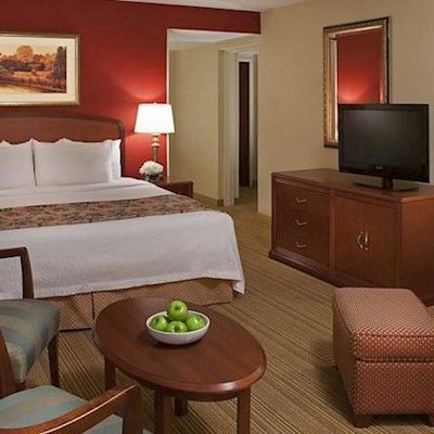 Courtyard By Marriott Airport Hotel