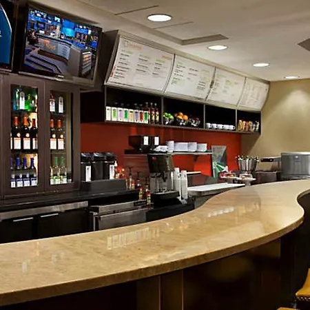 Courtyard By Marriott Toronto Airport 